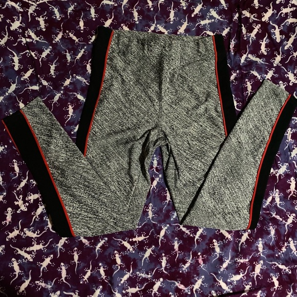 Express yoga pants with high waist and plenty of starch w/movement New condition - Picture 5 of 8